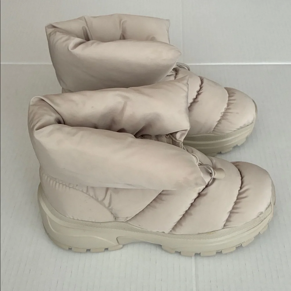 H&M Padded Trainer Puffer Pillow Boots Beige Cream SZ 7  (38)  Like new!